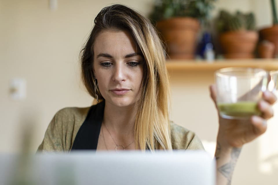 woman-searching-on-computer-for-influencers