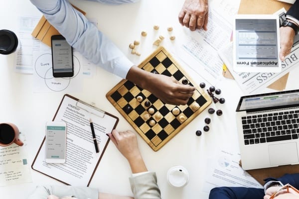 business-people-playing-chess