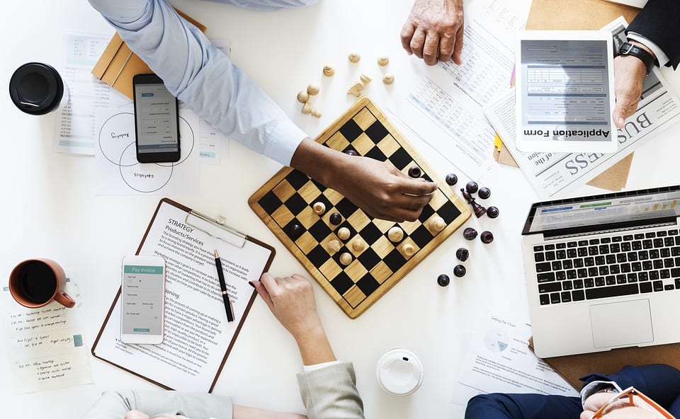 business-people-playing-chess