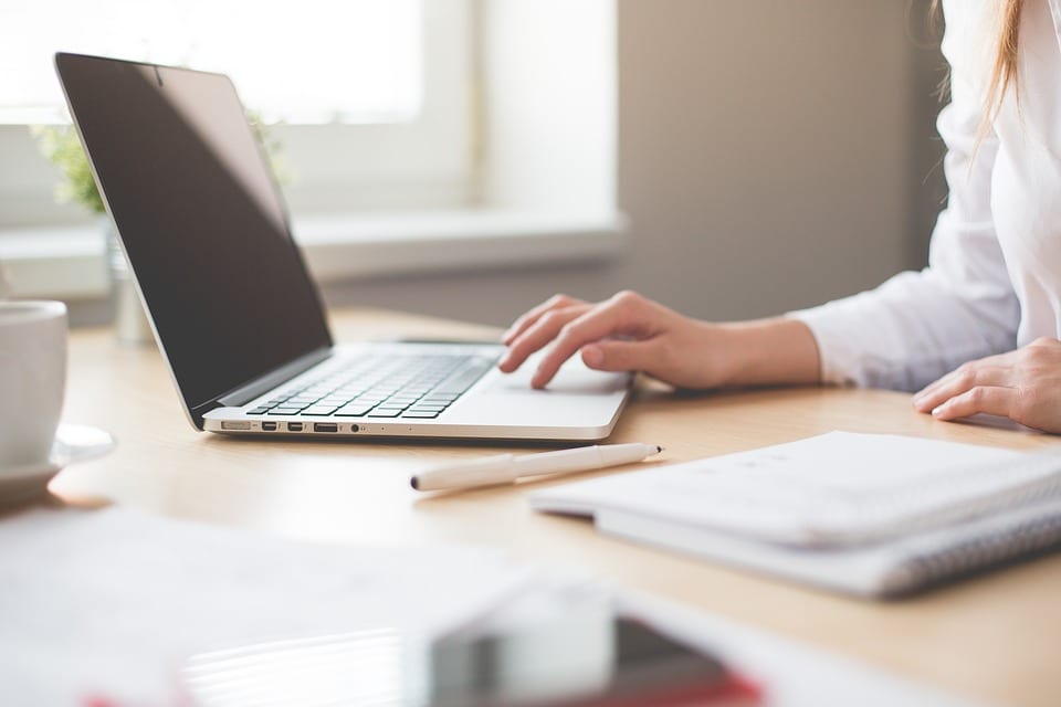 woman-working-on-computer